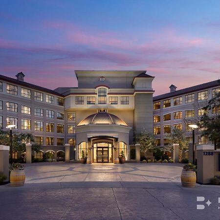 The Royal Kelowna - Bellstar Hotels & Resorts מראה חיצוני תמונה