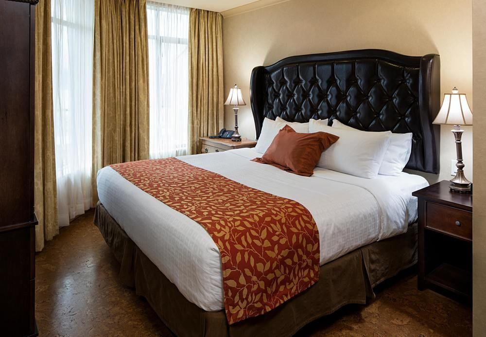 The Royal Kelowna - Bellstar Hotels & Resorts מראה חיצוני תמונה