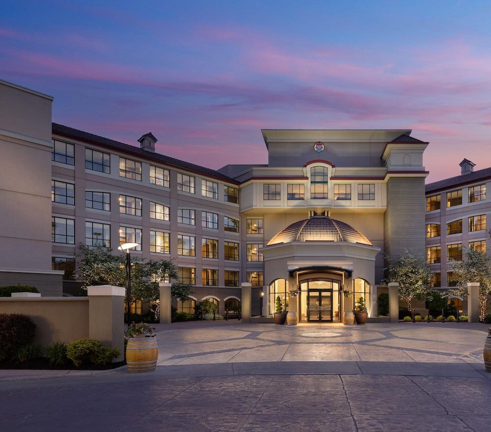 The Royal Kelowna - Bellstar Hotels & Resorts מראה חיצוני תמונה